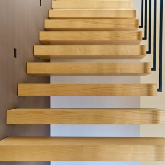 Floating Staircase — 4 Proven Features & Design Options